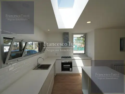 Casa en Venta con 4 cocheras