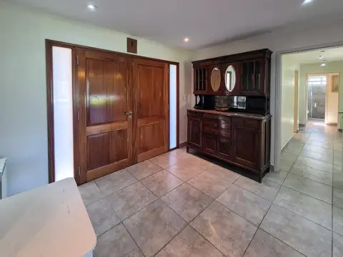 Casa en Venta con 4 cocheras