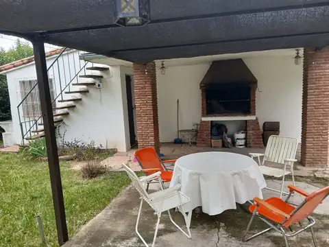 CASA 2 DORMITORIOS VILLA RUMIPAL AMPLIO PARQUE