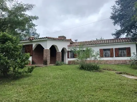 CASA 2 DORMITORIOS VILLA RUMIPAL AMPLIO PARQUE