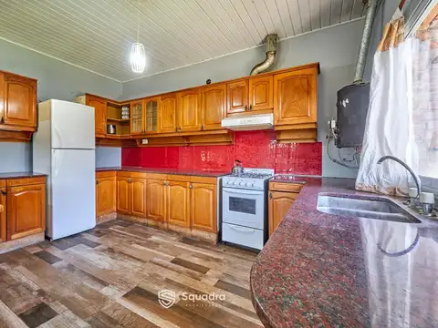 Casa 4 ambientes con 2 baños