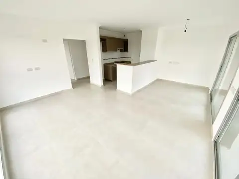 Amplio departamento 2 ambientes en excelente ubicación.