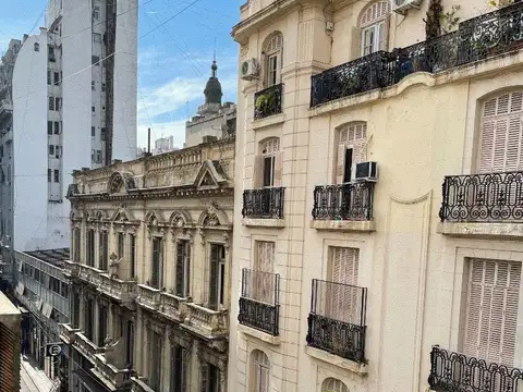 OFICINA DE 2 AMBIENTES AL FRENTE A LA VENTA A MTS DE AV CORRIENTES.