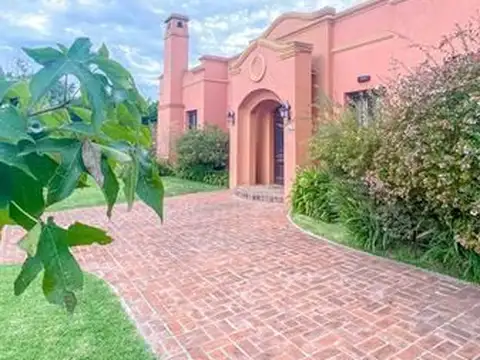 Casa 4 ambientes con 3 baños