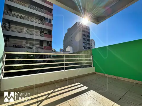 Óptimo Monoambiente Muy Luminoso, con Vista Abierta. Gran Balcón.