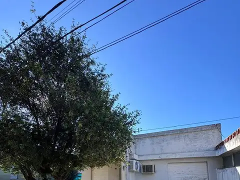 VENTA CASA CON GALPONES - ZONA CENTRO HUMBOLDT