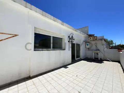 C. Carlos M. Ramirez 1400, Piso 0