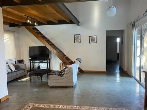 Casa en Venta con 3 cocheras