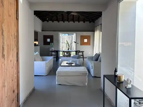 Casa 3 ambientes con 2 baños