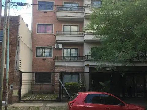 Almirante Guillermo Brown 200, Piso 1