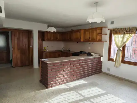 Casa con quincho y monoambiente