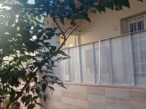 Depto Tipo Casa en Alquiler de 3 ambientes