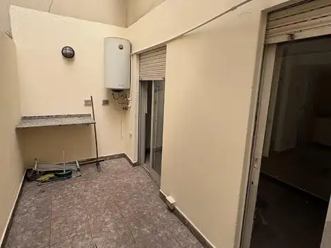 Venta Monoambiente. PB. C/Patio. Conexion a lavarropas. Juan B Justo al 5000 - Villa Gral.Mitre