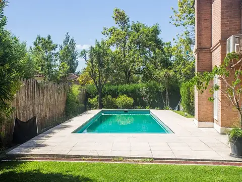 Casa 6 ambientes con 4 baños