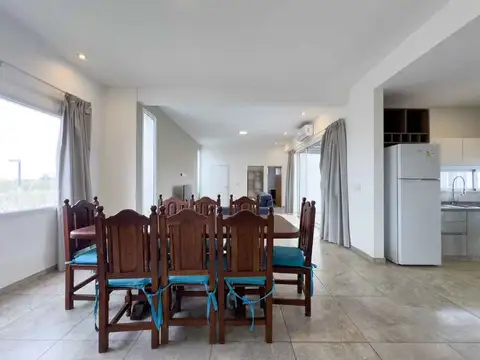 Casa en Alquiler con 1 cochera