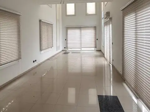 Casa en Venta con 5 cocheras