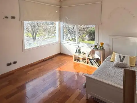 Casa en Venta con 5 cocheras
