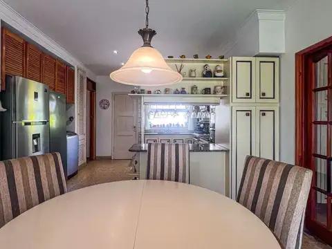 VENTA CASA 4 AMBIENTES CONSTITUCION CON COCHERA