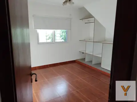Casa 9 ambientes con 1 baño