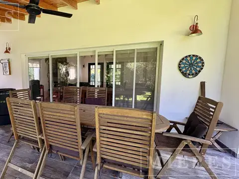 Casa 8 ambientes con 4 baños