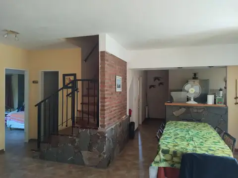 Casa 5 ambientes con 3 baños