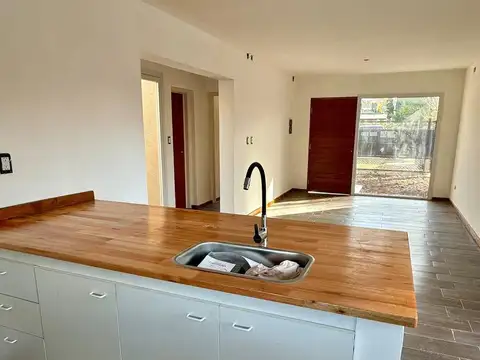Casa 3 ambientes con 2 baños