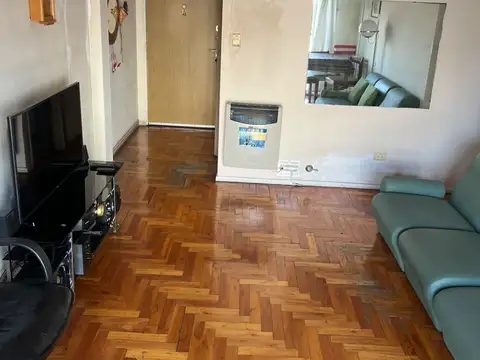 3 ambientes al frente 2°piso por escalera con balcon corrido hiper luminoso 