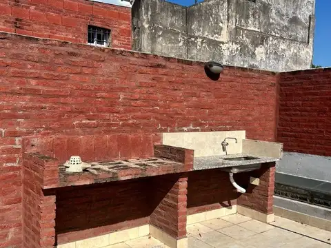VENTA MONOAMBIENTE CON AMPLIO PATIO + PERMUTA AUTOMOTOR