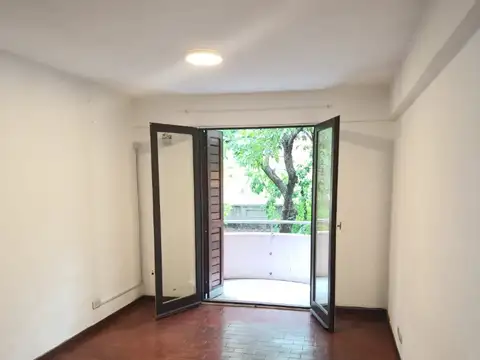 Departamento 2 Ambientes. Excelente ubicacion a 2 cuadras de Av. Centenario y del Centro de S.I
