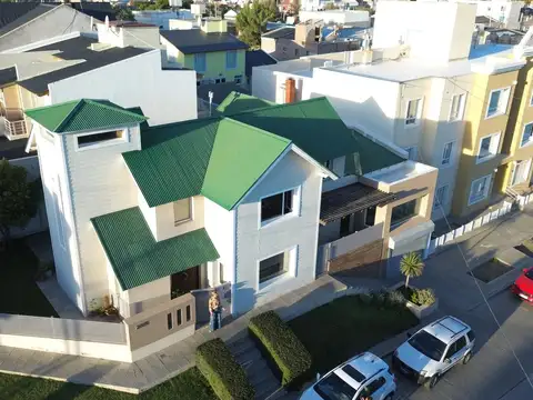 Casa en venta - 3 dormitorios - Quincho - Divina!