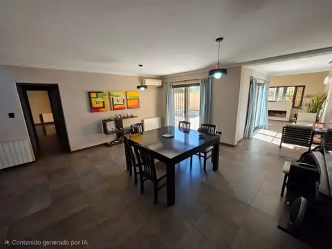 Casa en Venta con 2 cocheras