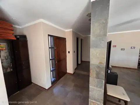 Casa 8 ambientes con 2 baños