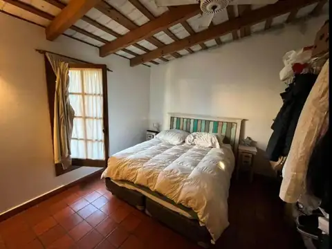 Casa 6 ambientes con 2 baños