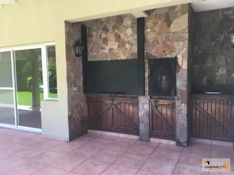 Casa 5 ambientes con 3 baños