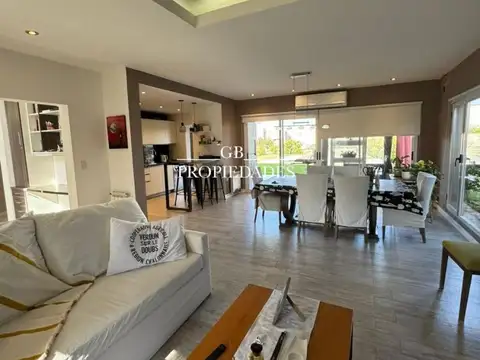 Casa en Venta en Pilar del Este - Santa Elena, USD 230.000