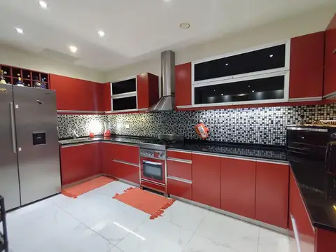 Casa 4 ambientes con 3 baños