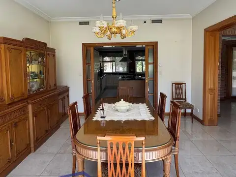 Casa 6 ambientes con 3 baños