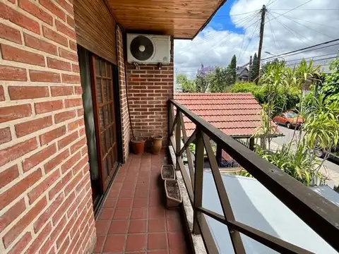 Depto Tipo Casa 3 ambientes con 2 baños