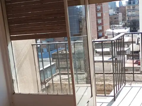 Alquiler: Tres Dormitorios externo Balcón