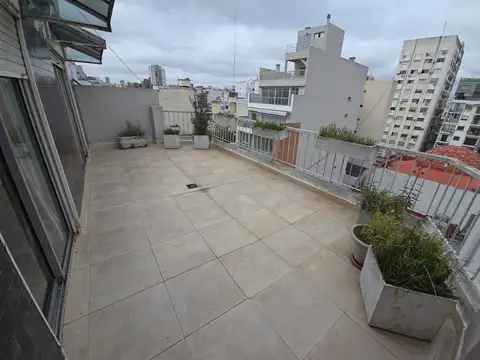 San Luis y Paso- Balvanera- Unico Semipiso con Balcon Terraza 