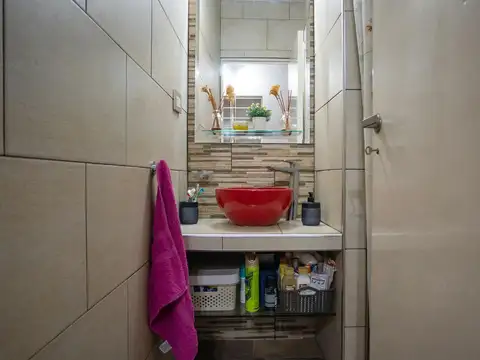 Venta de Casa de 5 ambientes con garaje, galería y piscina en Haedo Sur.