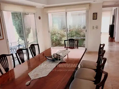Casa 5 ambientes con 4 baños