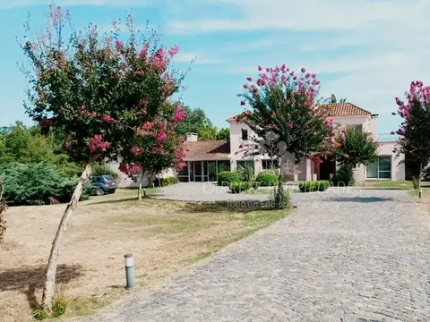 Espectacular Casa en venta Club de Campo La Ranita, Pilar.