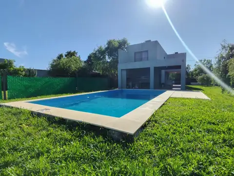 VENTA | PERMUTA - CASA 3 DORMITORIOS - BARRIO PUNTA CHACRA - ROLDÁN