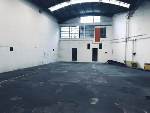 Depósito con oficina en Parque Patricios