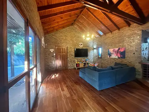 Casa 4 ambientes con 2 baños