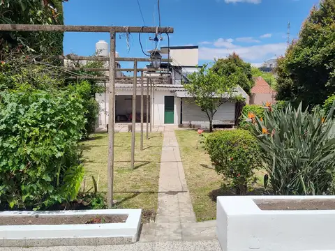 Monseñor Larumbe 2400