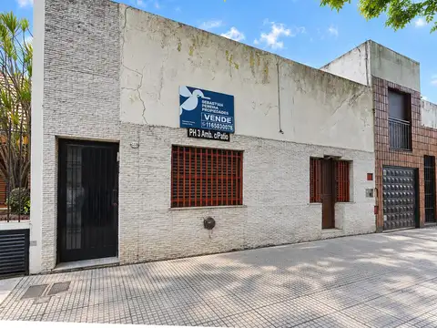 PH 3 ambientes en venta en Villa Devoto, al frente con patio, para refaccionar