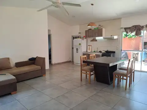 VENTA CASA ESPACIOS AMPLIOS CALIDAD PARRILLA AMUEBLADA COUNTRY RODA DUEÑO FINANCIA PILETA SEGURIDAD