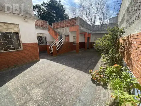VENTA DE CASA MULTIFAMILIAR  CON 3 DEPARTAMENTOS EN MAR DE AJO